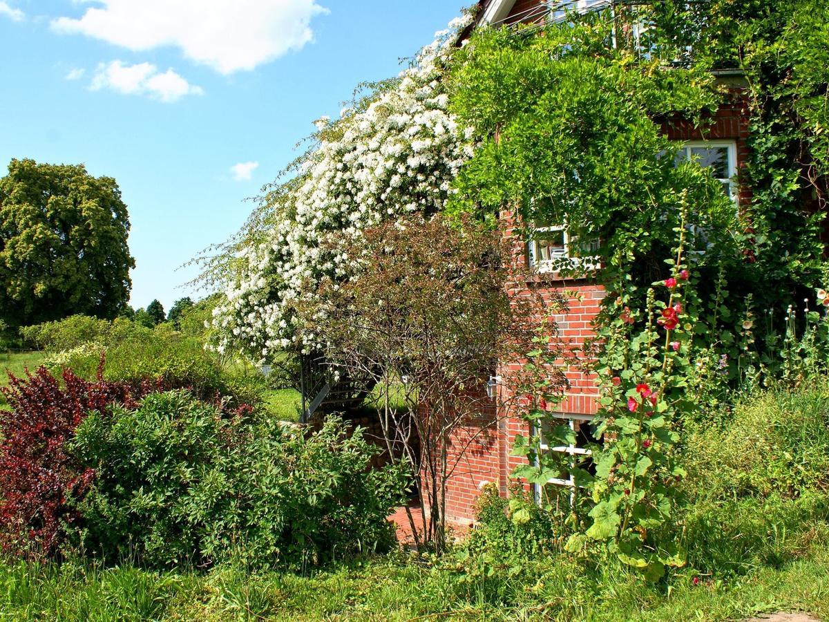 Cosy Apartment In Semlow Germany With Garden Екстер'єр фото